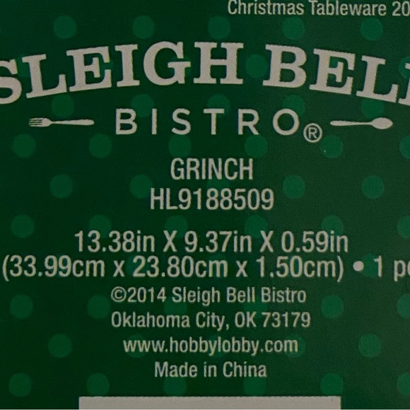 Set of 4 Grinch Melamine 10” Plates and matching 13” Tray. New. - Picture 5 of 6